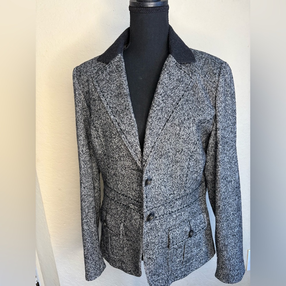 Cabi Women's 8 gray Wool blend 2 pocket 2 Button Up Jacket formal , winter